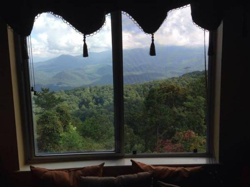 Our Place In The Smokies Gatlinburg Room photo